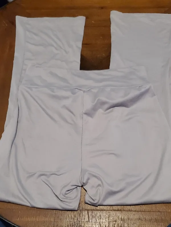 High-Waist Light Gray Yoga Leggings with Fold-Over Waistband - Image 3