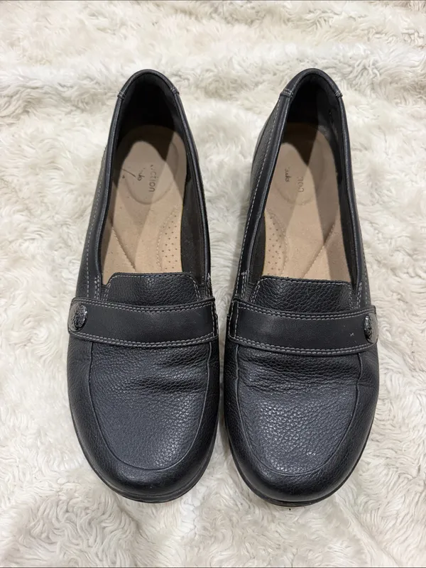 Clarks Black Cora Daisy women's Casual loafers Woman’s Size 8 - Image 2