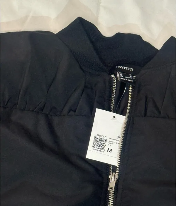 Black puffy bomber jacket forever 21  - Image 2