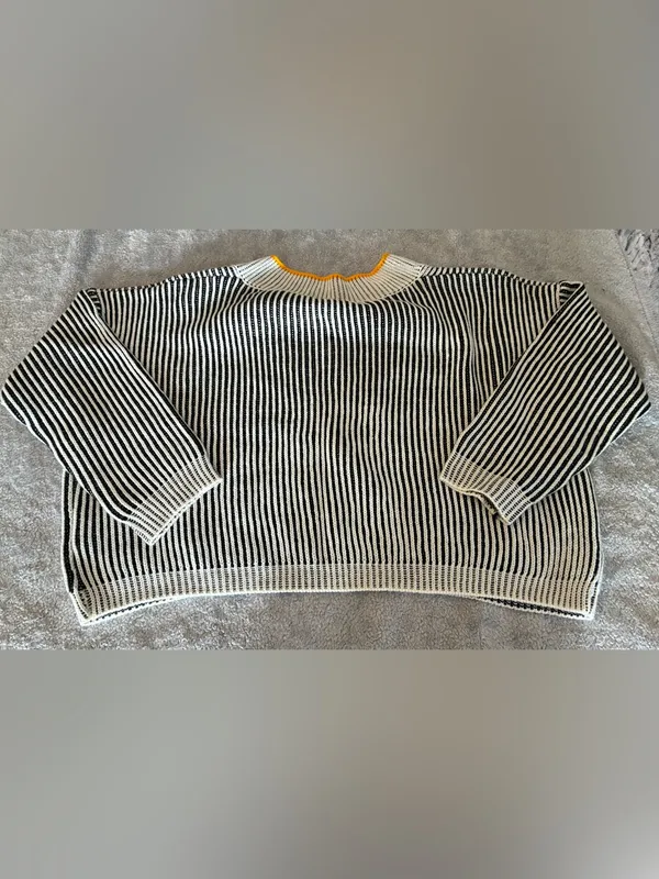 Women’s SHEIN Black & White Striped V-Neck Sweater with Yellow Trim Size Medium - Image 7