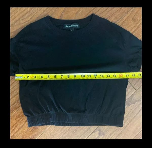 Derek Heart cropped short sleeve t-shirt - Size Medium - Image 6