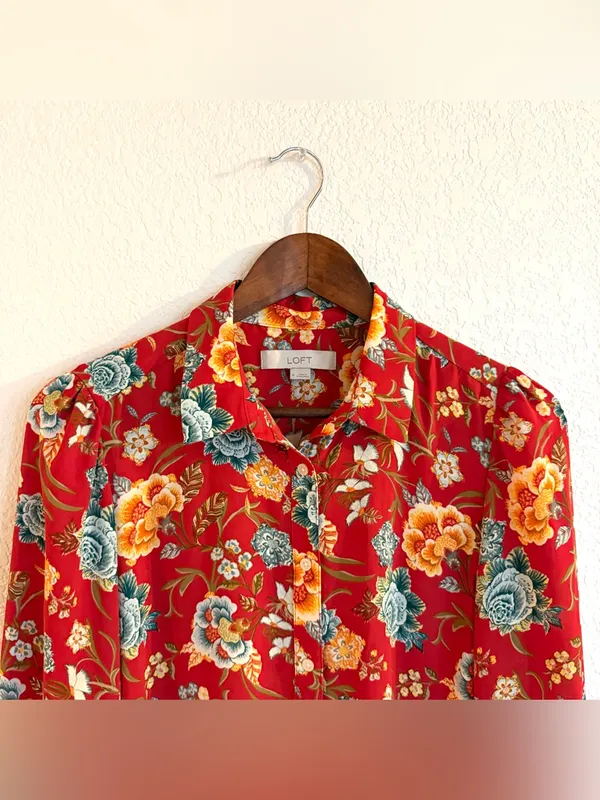 Loft Womens Shirt Blouse Red Floral Button Up Long Sleeve Size Medium - Image 3