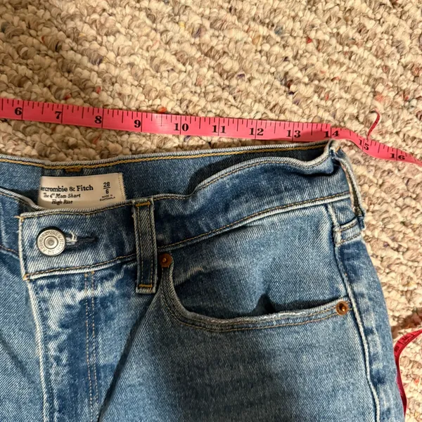 Abercrombie & Fitch High Rise 4" Mom Short Medium Wash- Size 28 - Image 9