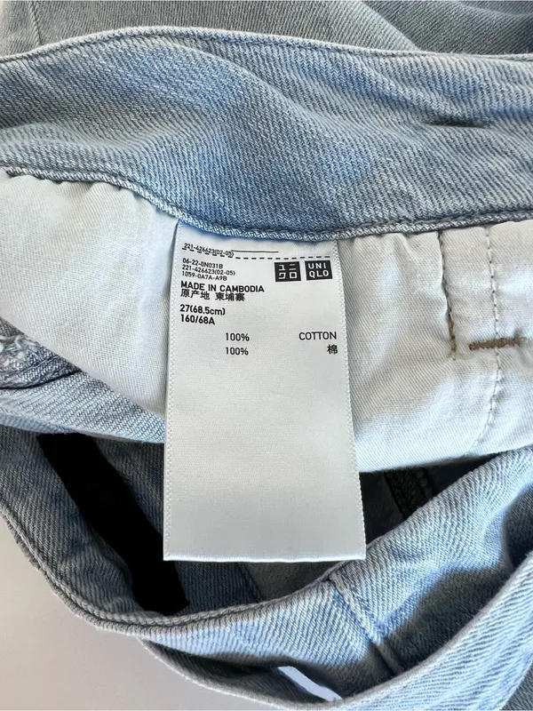 Uniqlo Women's High Rise Belted Baggy Paperbag Denim Shorts Light Blue Wash - Image 4