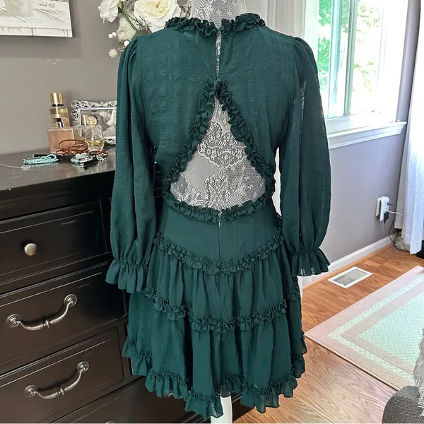Selfie Leslie Emerald Green Ruffle Tiered Mini Dress Long Sleeve Cutout Size M - Image 3