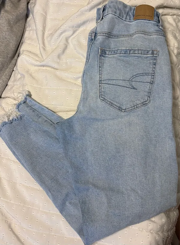 American Eagle Jeans - Image 3