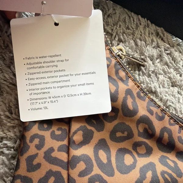 Lululemon leepoard slouchy sling bag  - Image 9