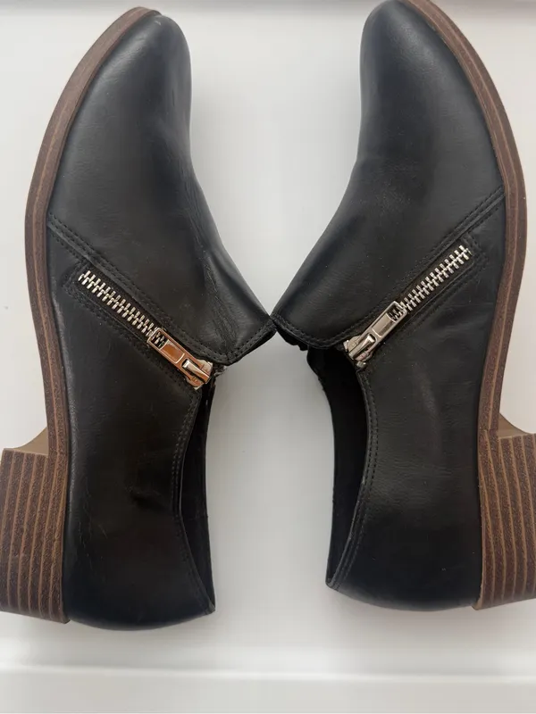American Eagle Women's Black Leather Side-Zip Low Profile Ankle Shoes 8.5 - Image 9
