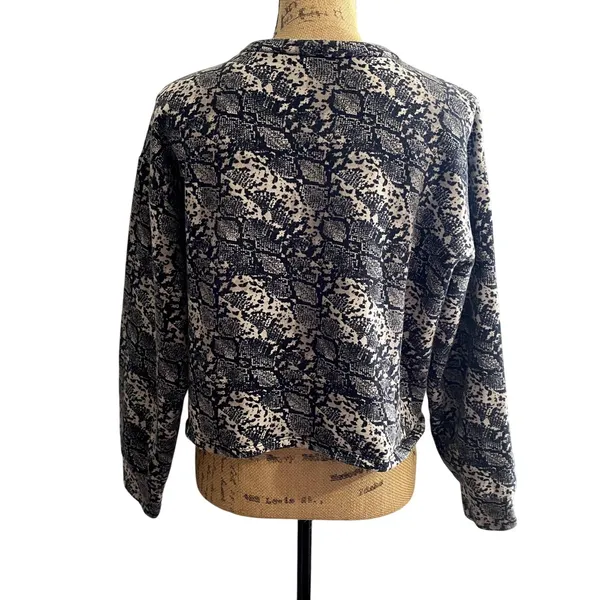 Zara Basic Snake Print Cropped Sweatshirt Crew Neck Animal Print Size‎ Large - Image 2