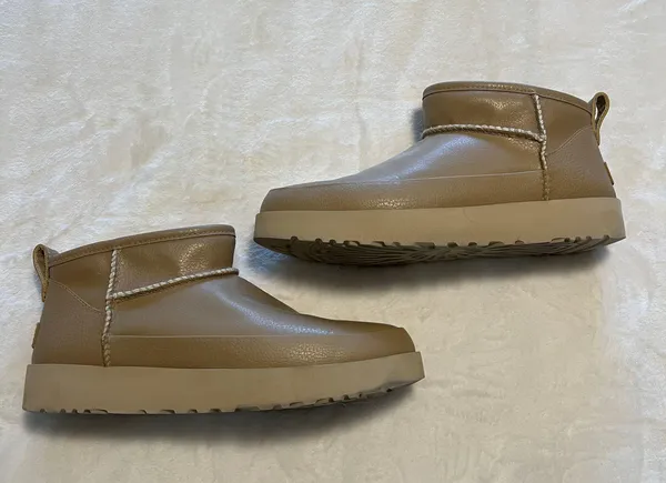 UGG Boots Mini - Image 2