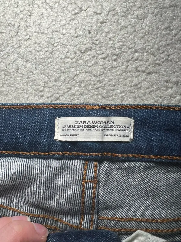 Zara Bookcut Jeans with Embroidery Size 2 - Image 4