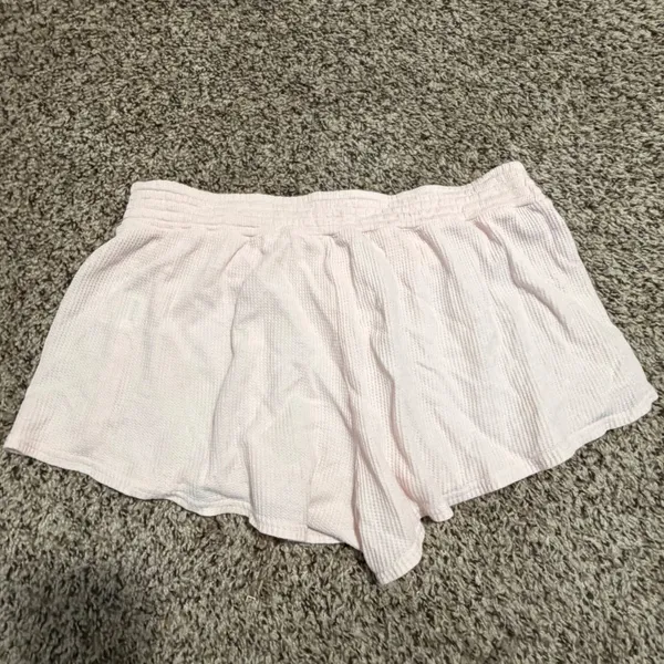 Pact Organic Cotton Waffle Knit Lounge Shorts Pink Medium Henley Dolphin Hem - Image 4
