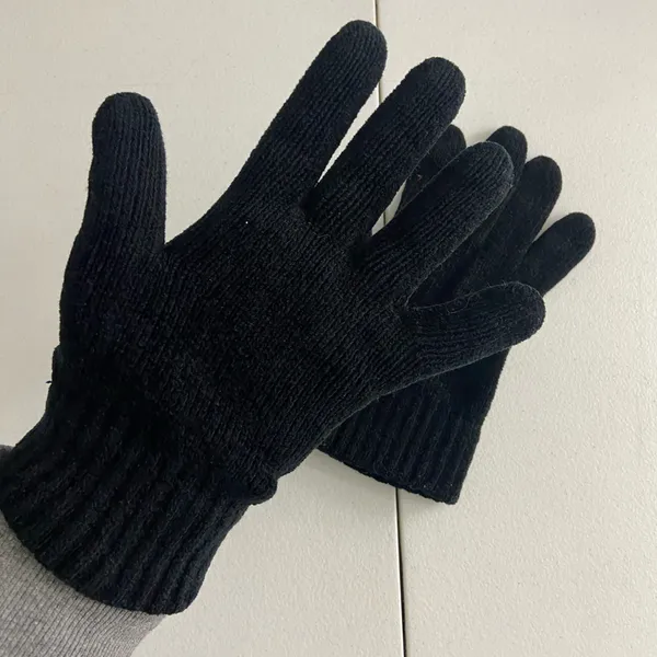 NWOT women’s‎ solid black soft chenille warm knit winter gloves accessories - Image 2