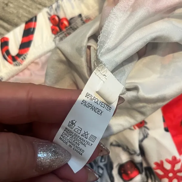 NWOT Women’s‎ Medium Festive Skull Santa Christmas Holiday Print Pajama Shorts - Image 2