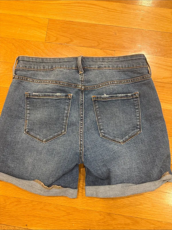 Old Navy button fly Jean shorts size 6 . - Image 8