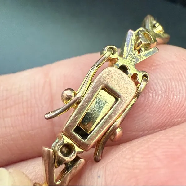 Vintage Unsigned Gold-tone Clear Rhinestone Crystal V Chevron Tennis Bracelet - Image 11