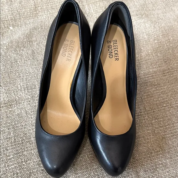 BLEEKER AND BOND Celeste Classic Black Leather Heels Pumps Size 8 - Image 7
