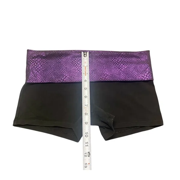 VS PINK Yoga Shorts Foldover Black Purple Snake Animal Print Y2K Vtg Size‎ M - Image 4