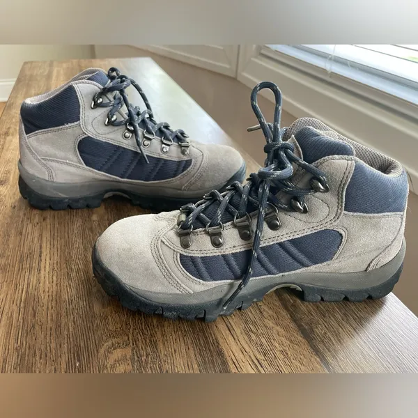 Hi-Tec Hiking Boots - size 9 - Image 3