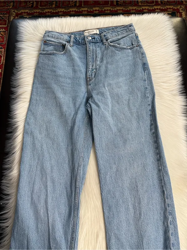 Abercrombie The 90’s Relaxed High Rise Cuffed Jeans - Image 3