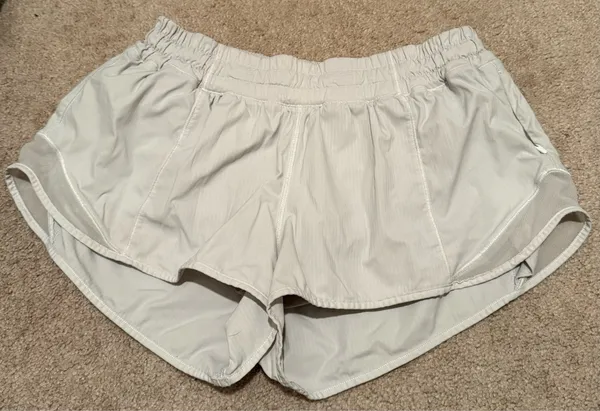 Lululemon Hotty Hot 2.5" Low-Rise - Image 2
