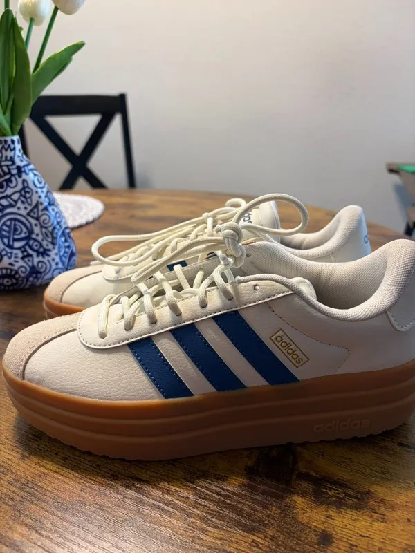 NWT Adidas Platform Sneakers White/Blue/Gum Sole Size 7.5 in Box - Image 4