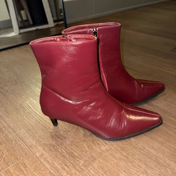 Women's Pointed Toe Ankle Boots in Burgundy Red Size 9 - Image 2
