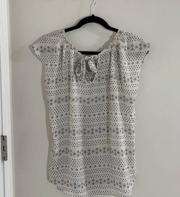 LC Lauren Conrad Relaxed Cream and Navy Blouse - Image 4