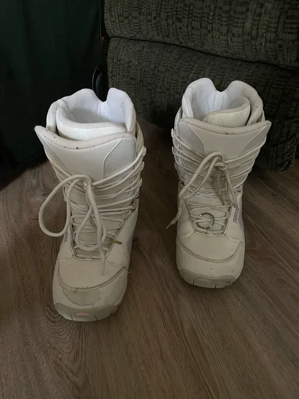 Snowboard Boots White Size 8 - Image 5
