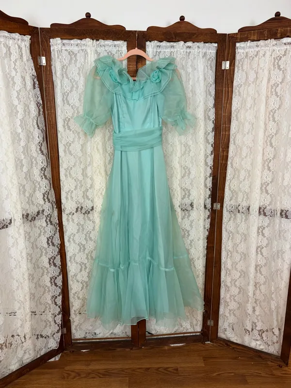 Darling Vintage 1970s/80s Mint Prom/Bridesmaid Gown - Image 3