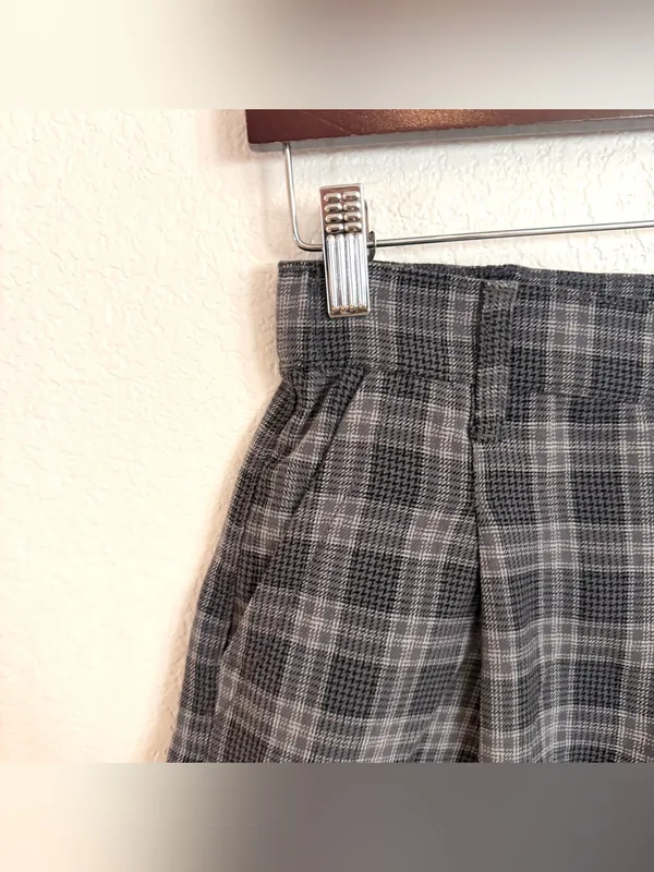 NWT American Eagle Womens Shorts Gray Palid High Rise Pleated Stretch 2 - Image 5