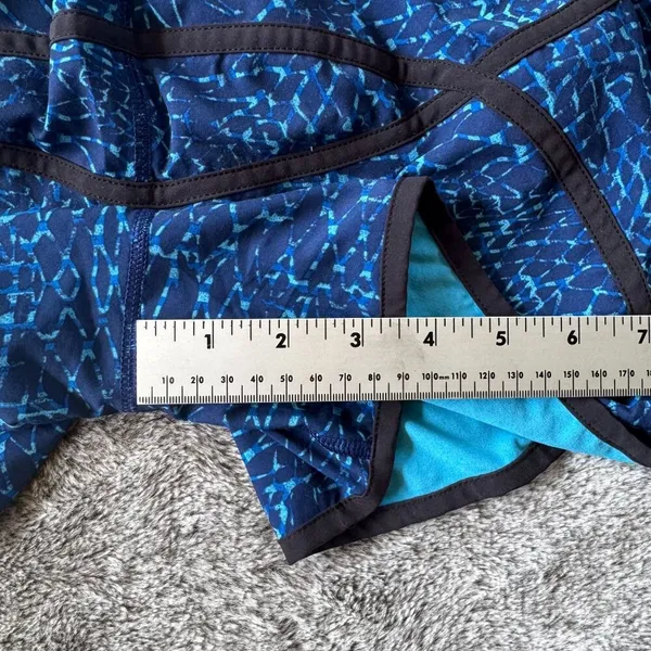 Lululemon Tracker Short III Women’s Size 6 - Image 8
