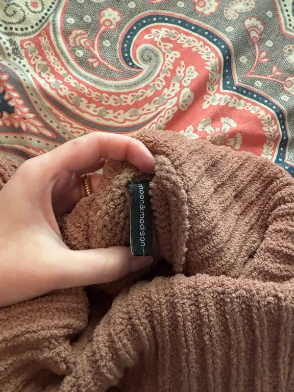 Moon & Madison Cropped Sweater - Image 3