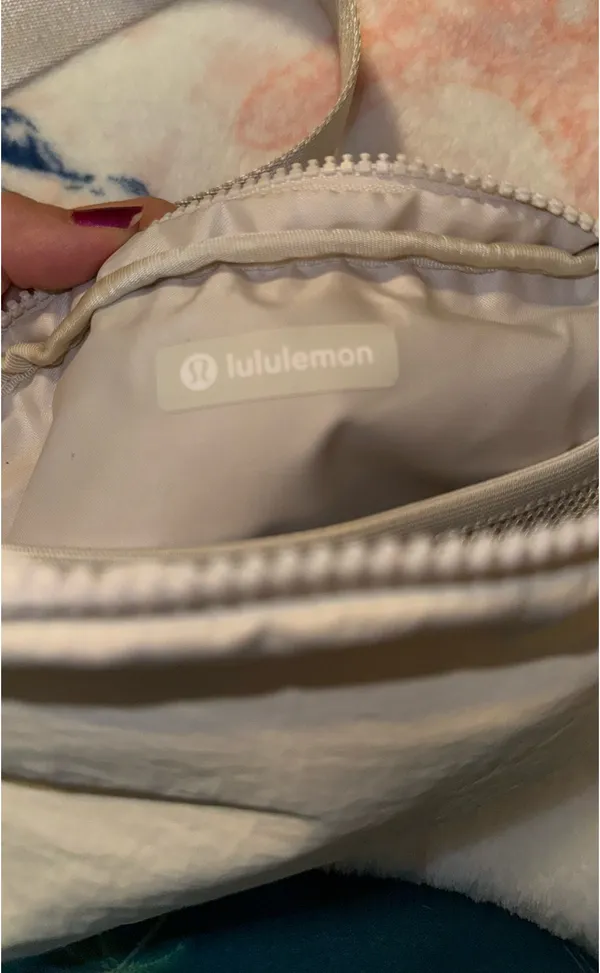 Lululemon Everywhere Belt Bag off white - Image 7