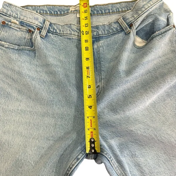 Abercrombie & Fitch Short Ultra High Rise 90s Straight‎ Jean Light Wash Curve - Image 12