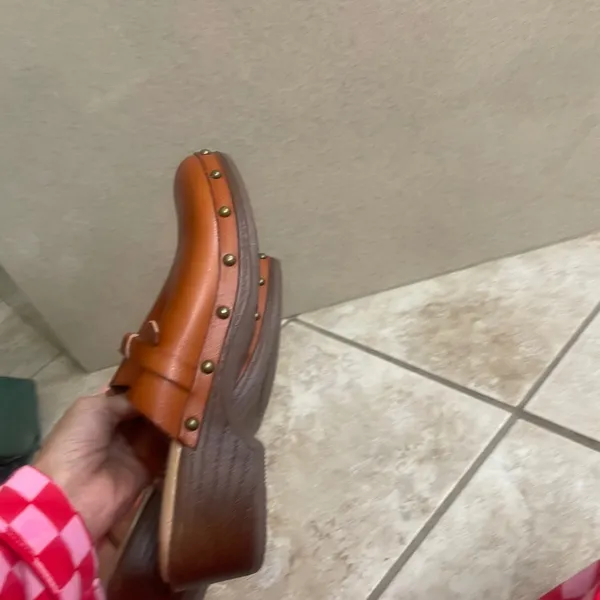 Time and Tru Womens Cognac Brown Studded Memory Foam Clogs Mules used 1x Size 9 - Image 3
