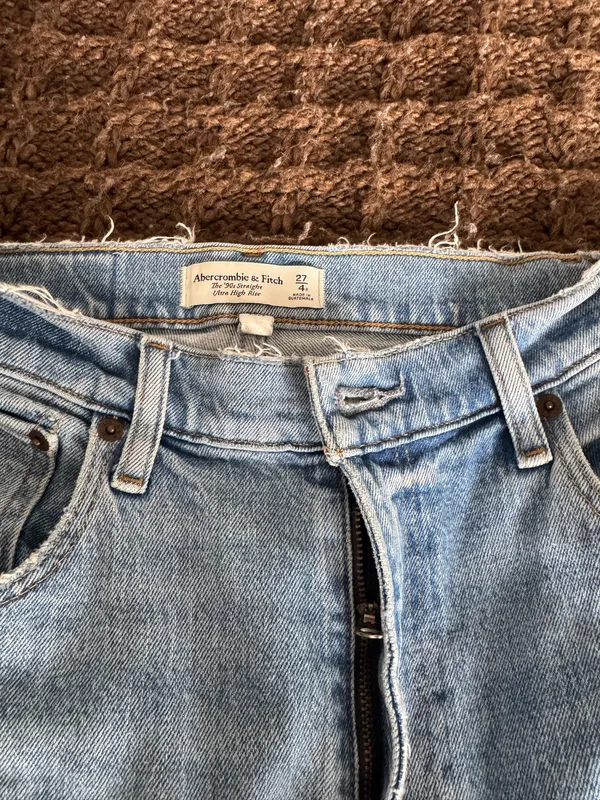 Abercrombie jeans - Image 4