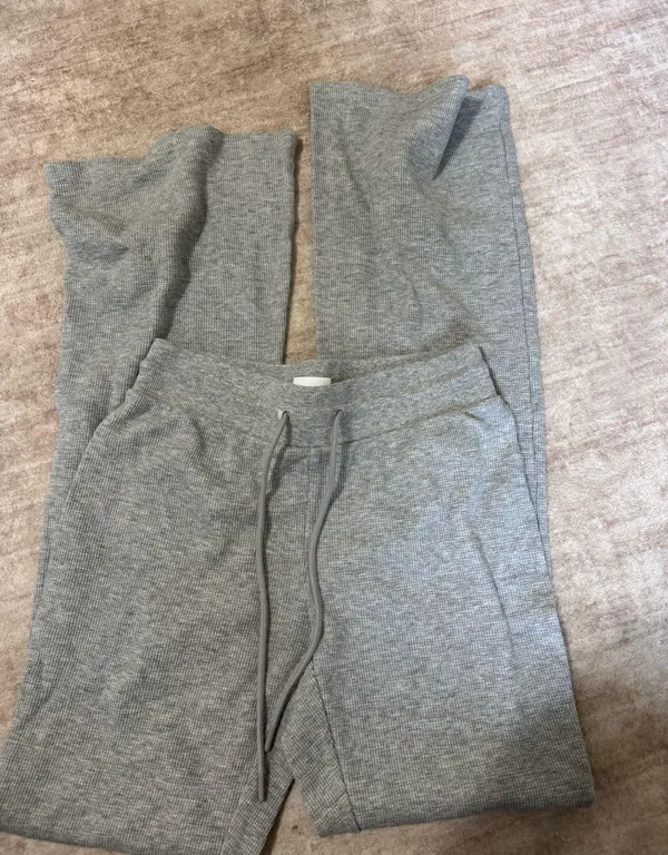 Grey Aritzia Sunday Best sweatpants size xs - Image 2