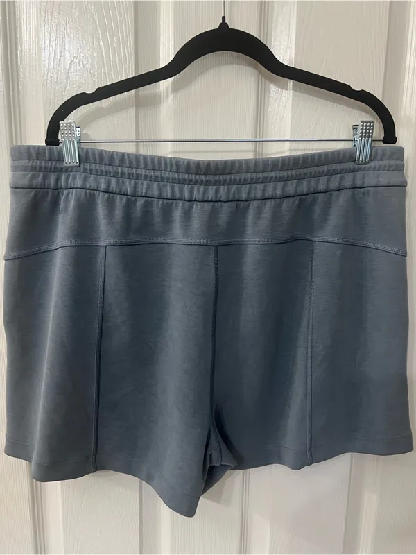 Lululemon Softstreme High-Rise Short 4" - Image 4