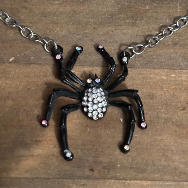 Rhinestone black spider necklace - Image 3