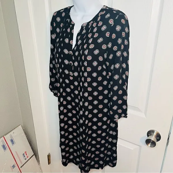 Old Navy Casual Floral Medallion Print MicroPleat front Tshirt Dress Navy XS - Image 5