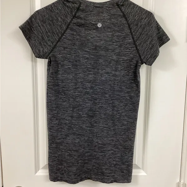 Lululemon Gray Fitted Raglan Short Sleeve Tee - Image 2