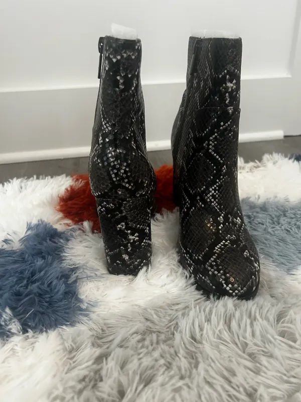 Snakeskin print booties Black Size 7.5 - Image 3