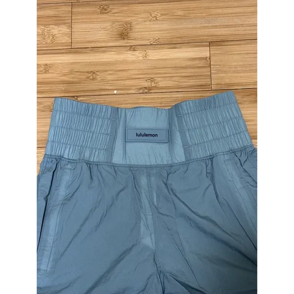 NWT Lululemon women Lightweight Super-High-Rise Training Short 4" CRBU size：2 - Image 2