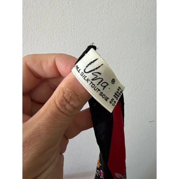 American Vintage VERA NEUMANN Vintage 60s 70s 100% Silk Red Black Floral Signed Square Scarf - Image 2