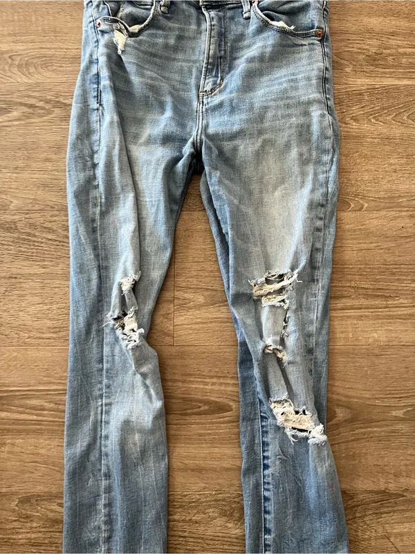 Abercrombie Simone High Rise Ankle Jeans Womens 28 6 Light Wash Distressed Y2K - Image 4