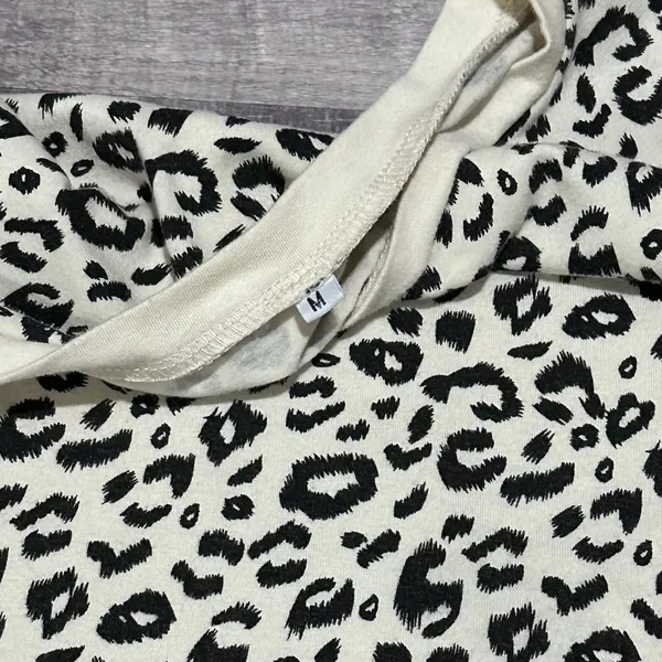 Leopard Print Short Sleeve Crop T Shirt Womens M Runs Small Khaki Black Tee - Image 5
