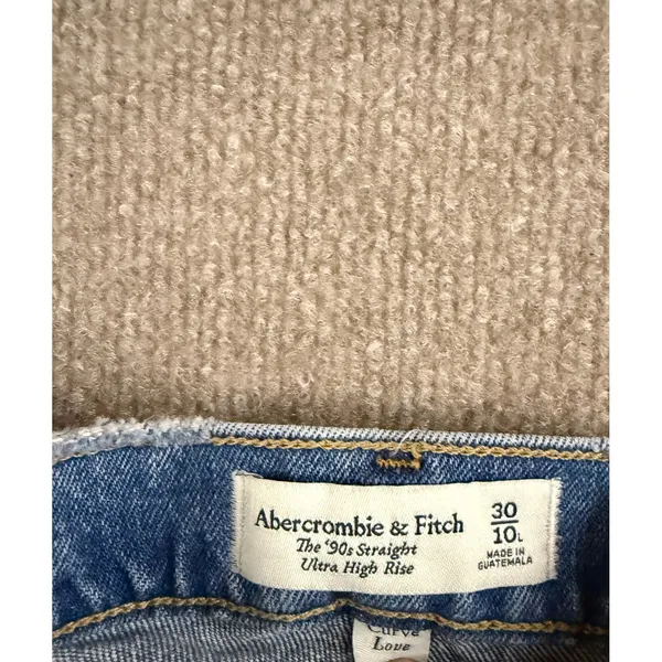 Abercrombie& Fitch Ultra High Rise 90s Straight Jeans Light Wash 30/10 Side Slit - Image 12