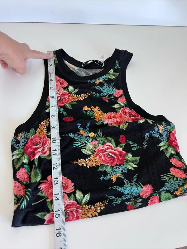 Alice + Olivia Women's Melva Black Floral Print Racerback Crop Tank Top Stretch - Image 6