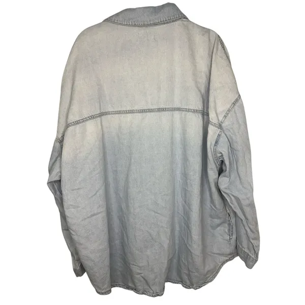 Risen Light Wash Denim Shirt Shacket Oversized Size XL Button Up - Image 3